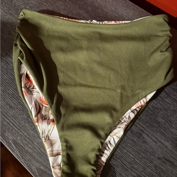 Cupshe Floral Bikini Top - Picture 4 of 4